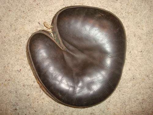 William Read & Sons Laced Perimeter Catchers Mitt Front